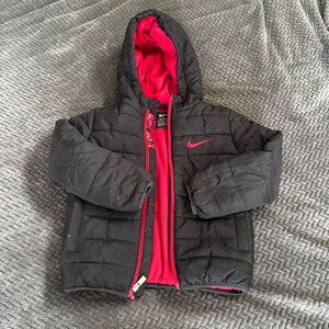 Nike boy hooded winter puffer jacket, water resistant, midweight, NWOT.